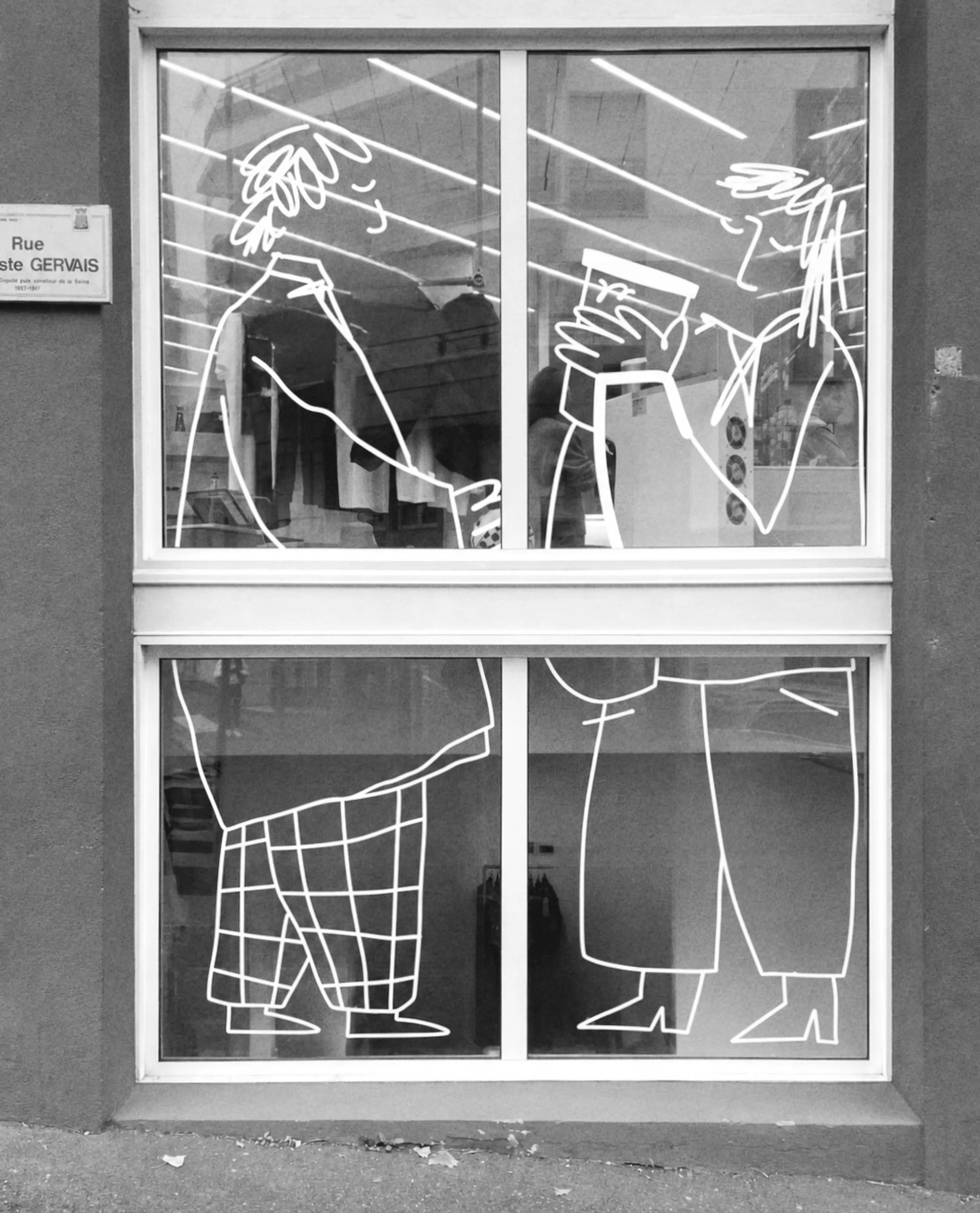 Illustrations dessinées sur la vitrine d’un établissement